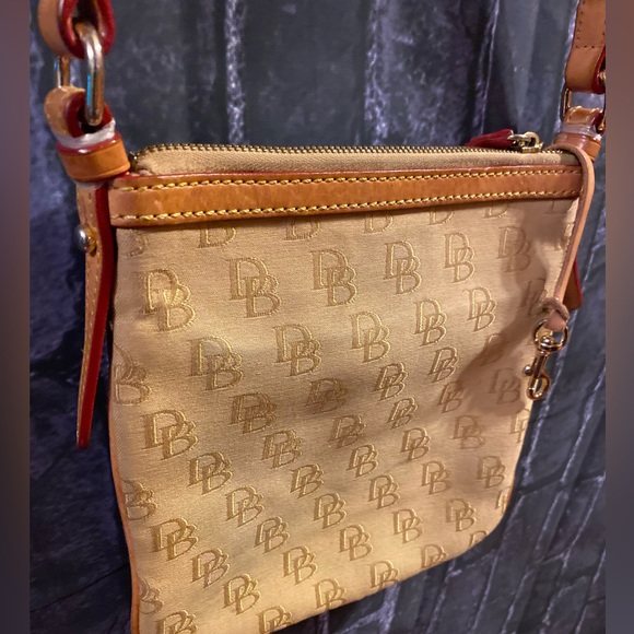 DOONEY & BURKE Signature Crossbody Fabricw/Leather Trim Adjustable Strap w/o tag - Picture 11 of 16